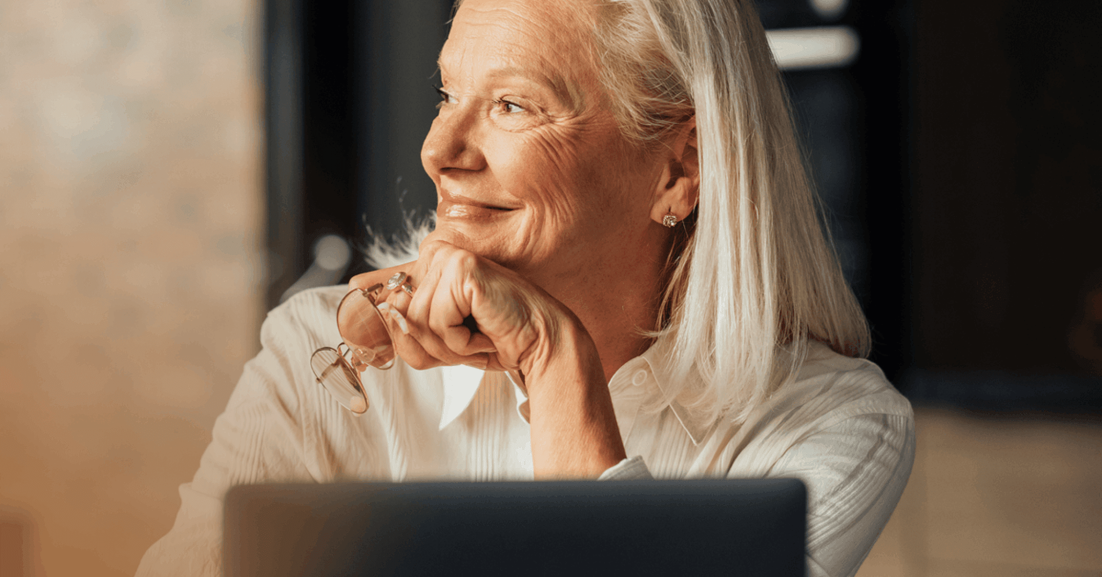 woman engaging in talk therapy about her dementia symptoms