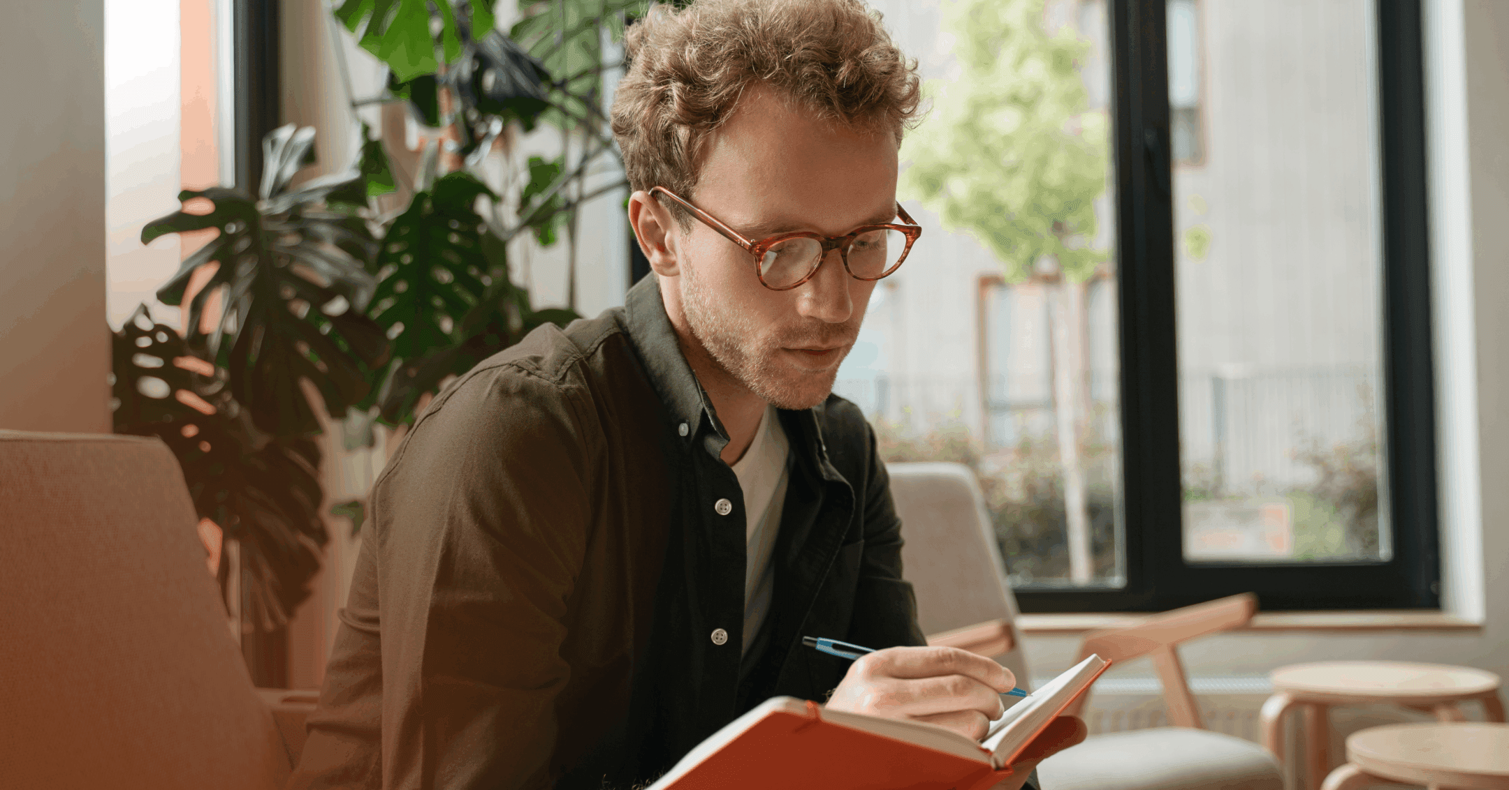 man setting realistic goals to reduce financial stress