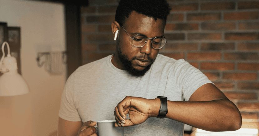 man using reminders and alarms to make sure he doesn't miss important things