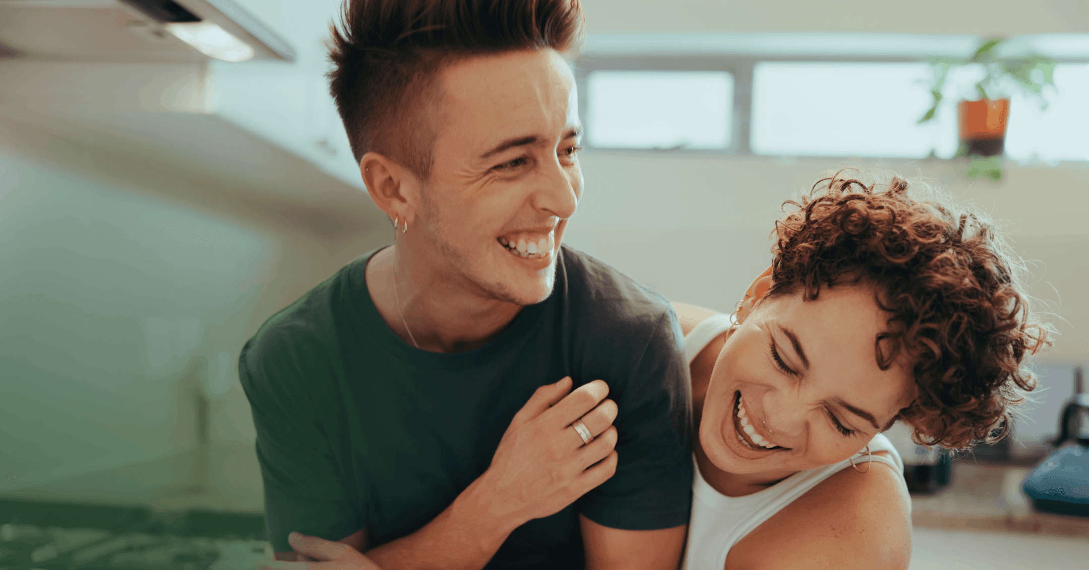 smiling couple that has healthy expectations on their relationship
