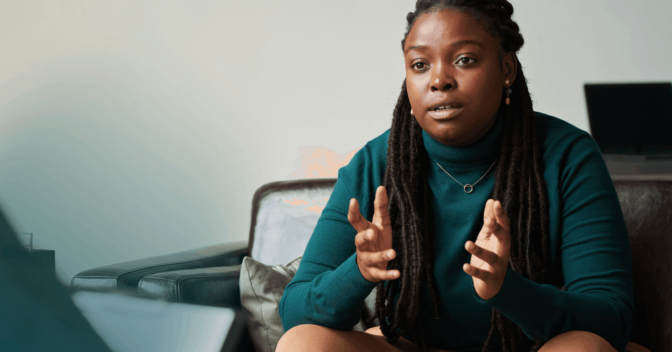 woman seeing a psychiatrist after explaining it is an emergency